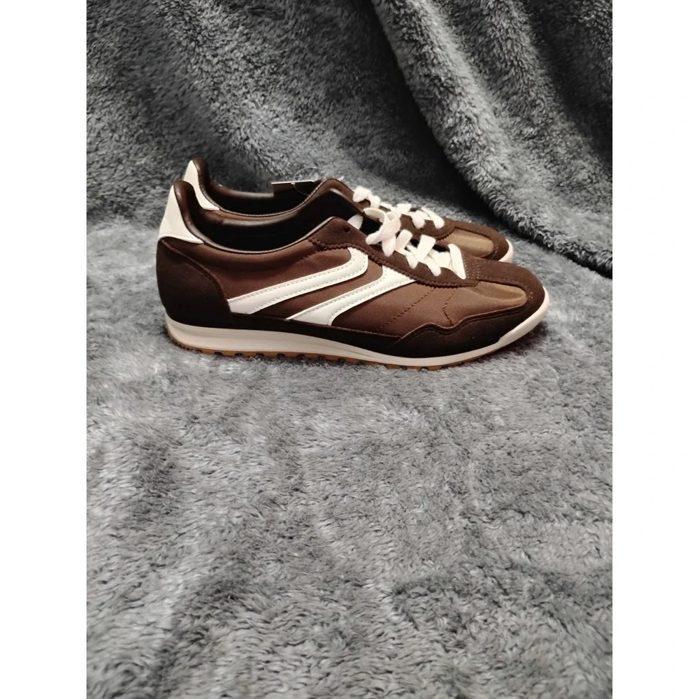 No Boundaries Women's Brown/White Lace Up Low Top Athletic Sneakers